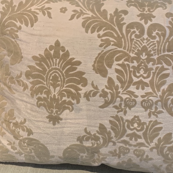 Accent pillow with feather insert - Picture 2 of 4